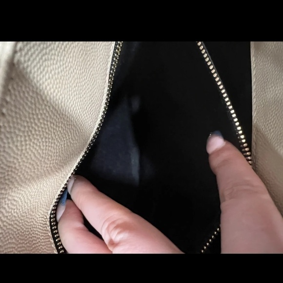 Authentic Saint Laurent YSL Grain De Poudre Matelasse Shoulder Tote in Tan Gold - Picture 8 of 16